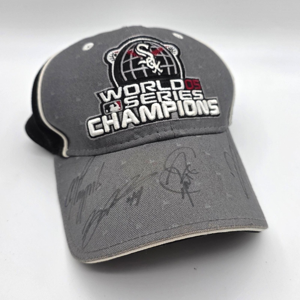 New Era Chicago White Sox 2005 World Series Champions Signed Baseball Hat